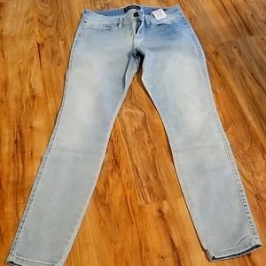 Like new! Cute Guess Brittney Skinny Jeans